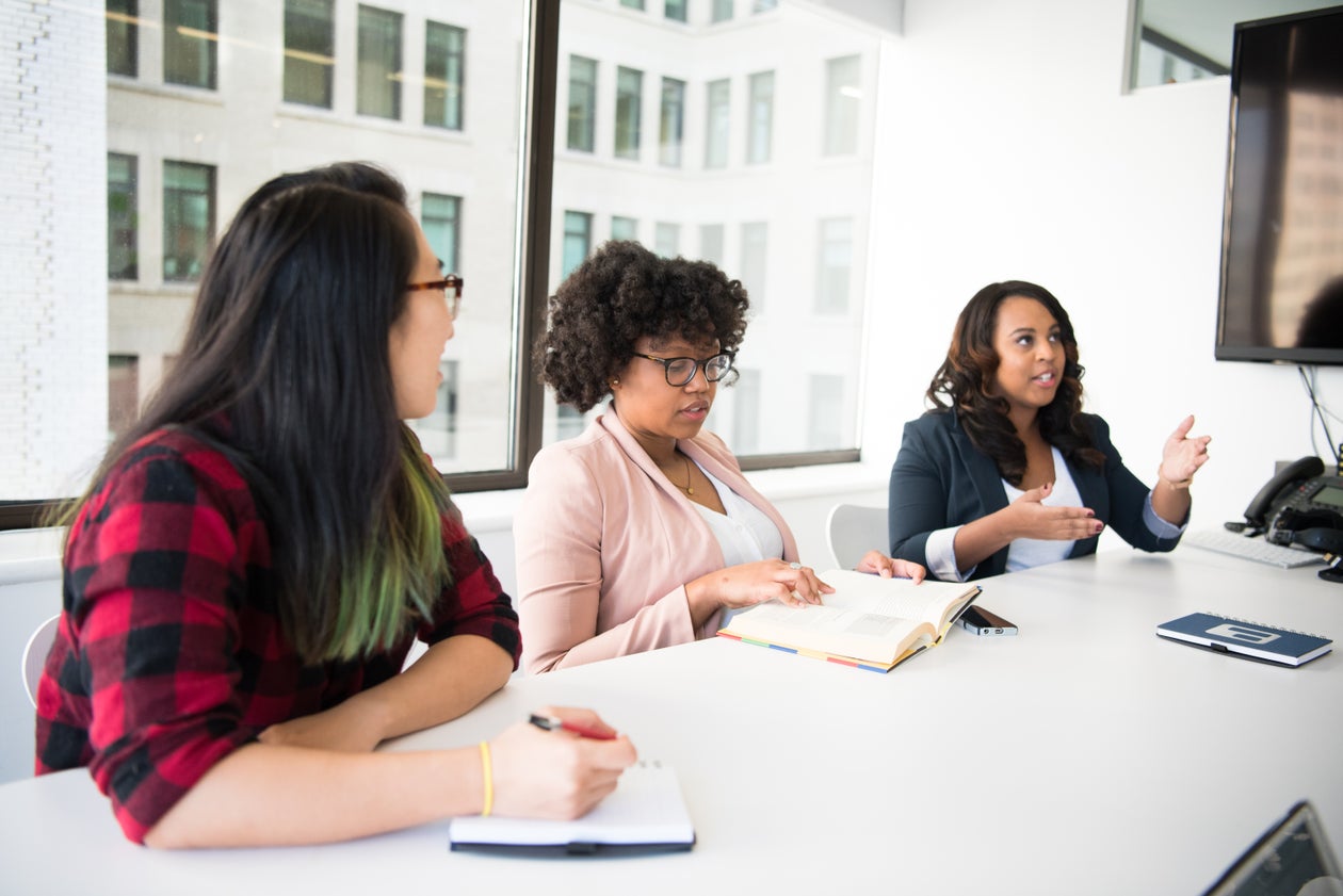 A working session around a table
